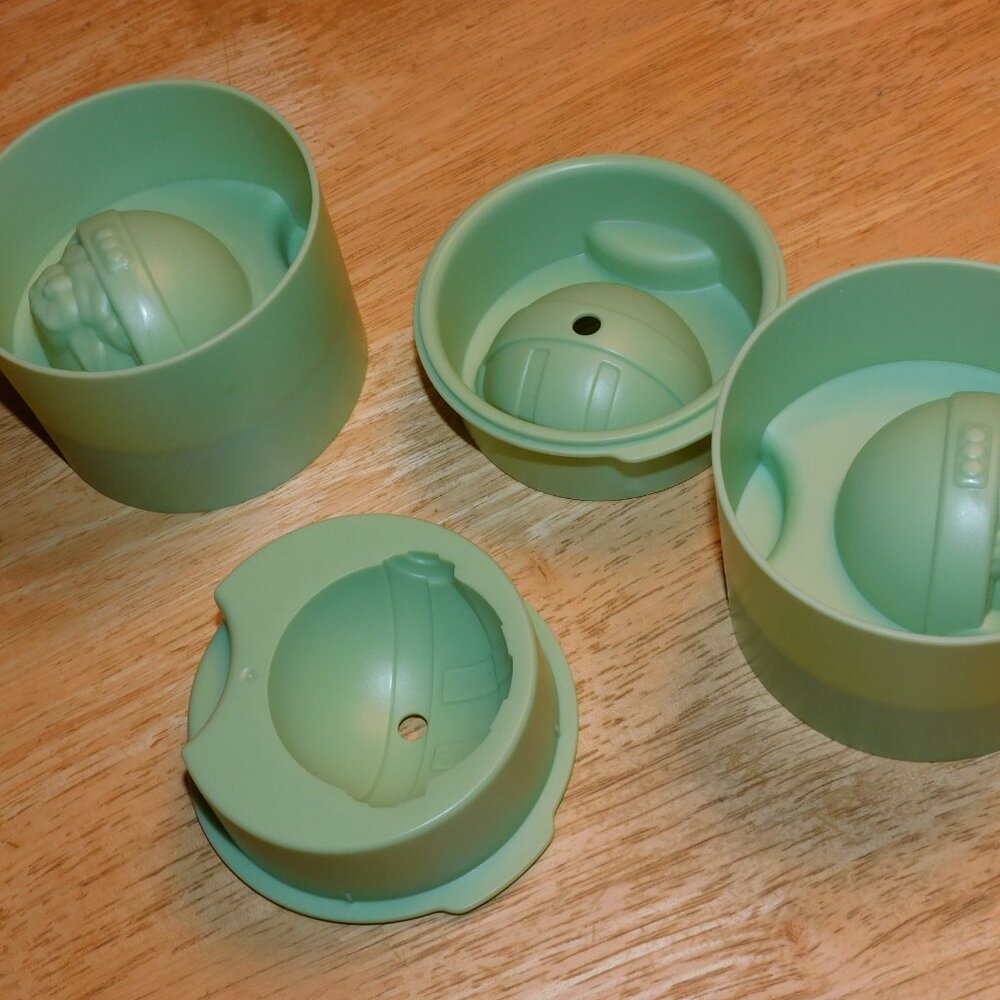 NEW - Star Wars - The Child ice cube molds - baby yoda Williams Sonoma